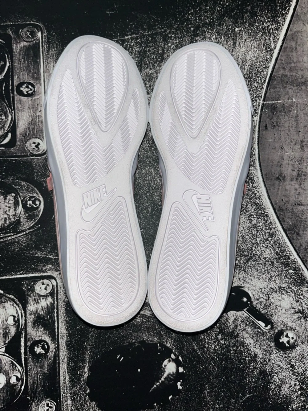 NEW Nike Court Royale